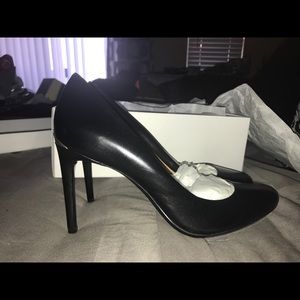 Gorgeous/classy Calvin Klein Salene pumps 9.5